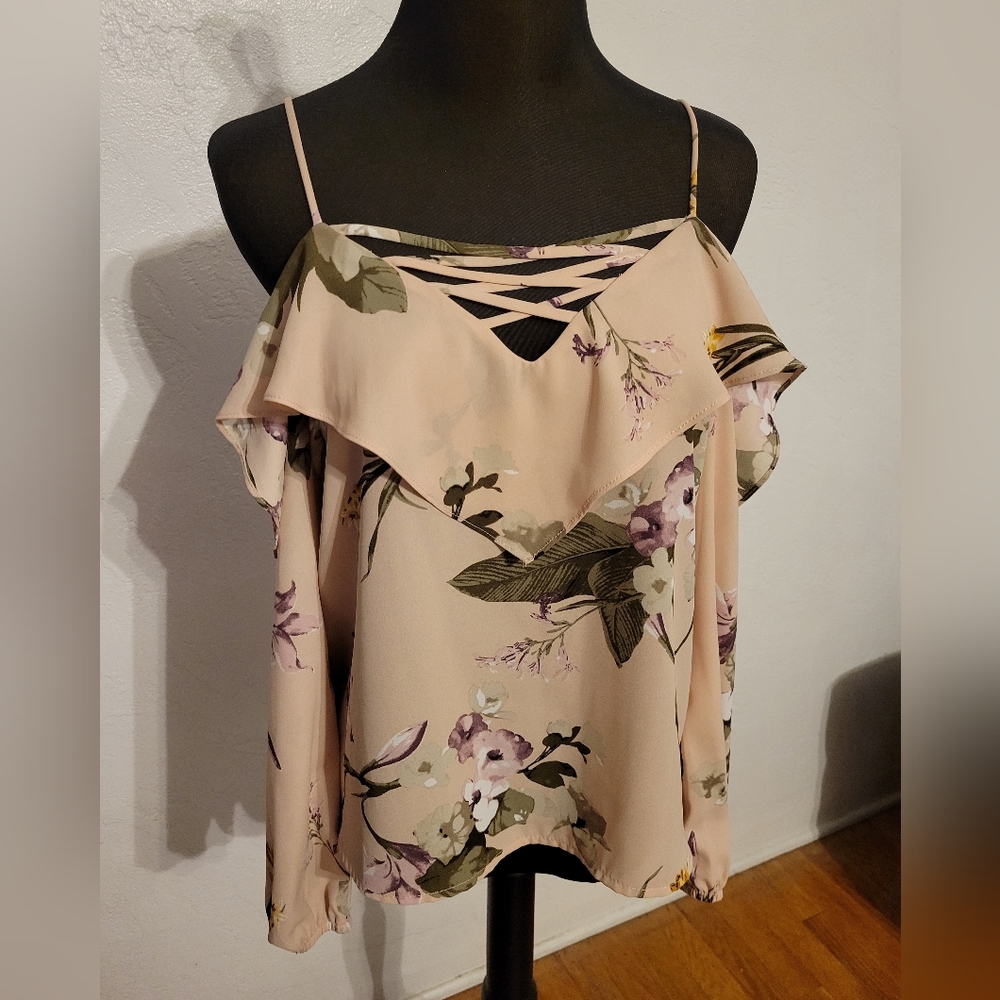 NWT Pink, floral, cold shoulder top
